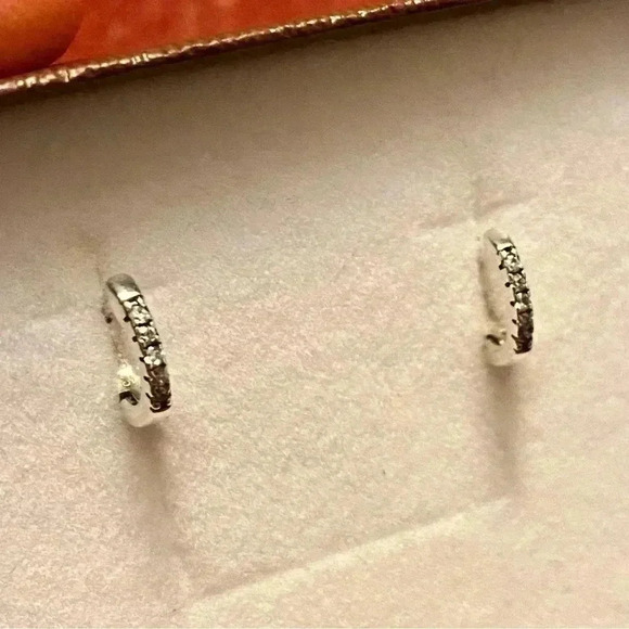 Cute 🥰 sterling silver Hearts ❤️ earrings, perfect as a present 💝 - Picture 3 of 4